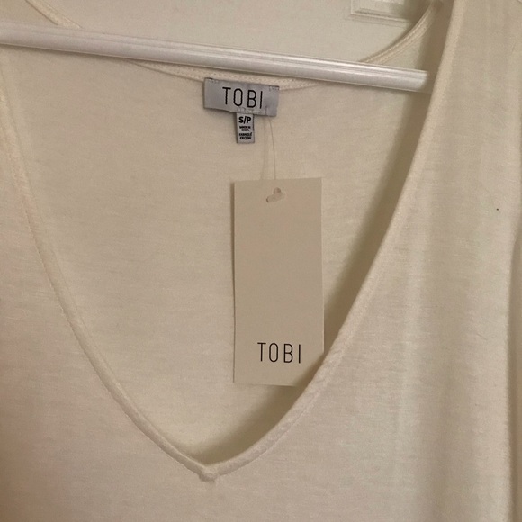 NWT Tobi Cold Shoulder Vneck Shift Dress - Picture 2 of 7